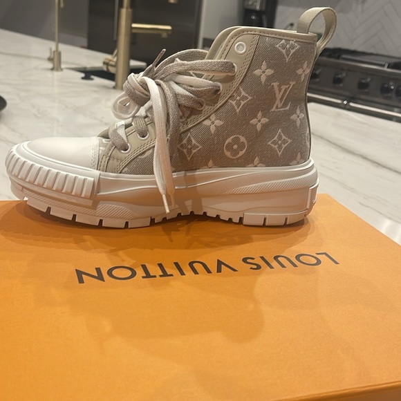 LV squad trainer boots. - Picture 4 of 8